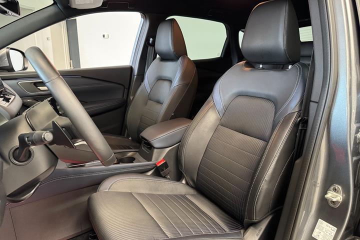 Grå Nissan Qashqai fra 2023