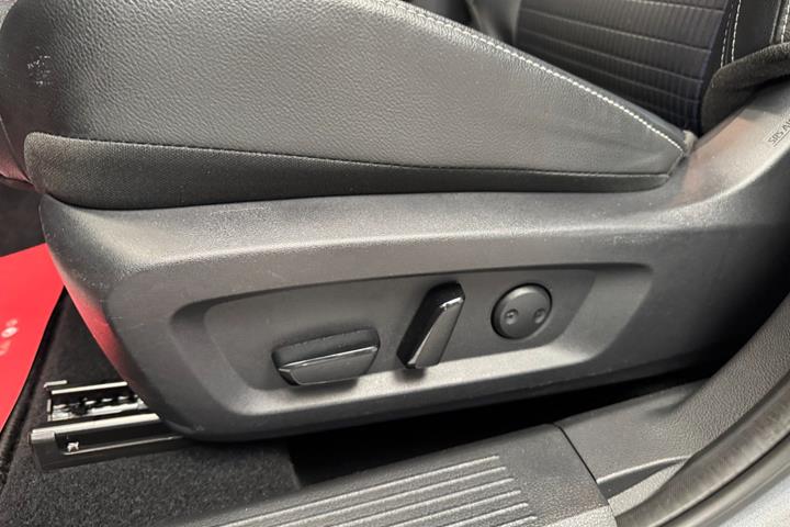 Grå Nissan Qashqai fra 2023