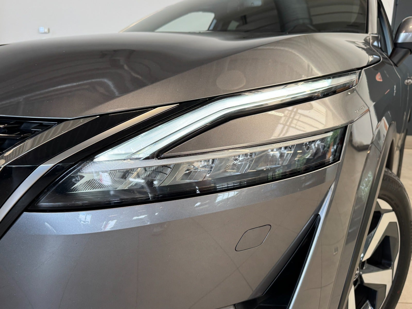 Grå Nissan Qashqai fra 2023