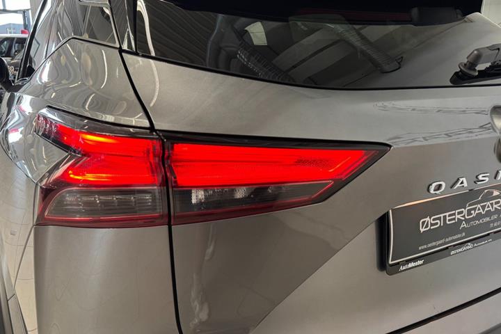 Grå Nissan Qashqai fra 2023