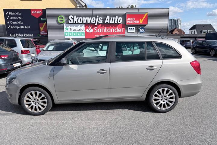 Orange Skoda Fabia fra 2015