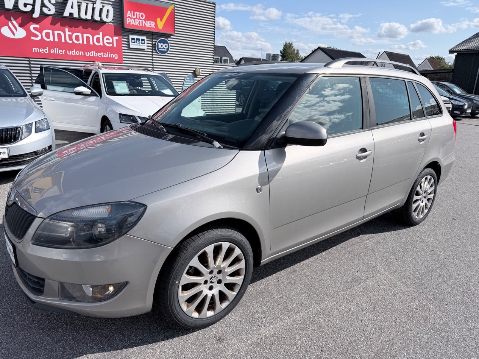Orange Skoda Fabia fra 2015