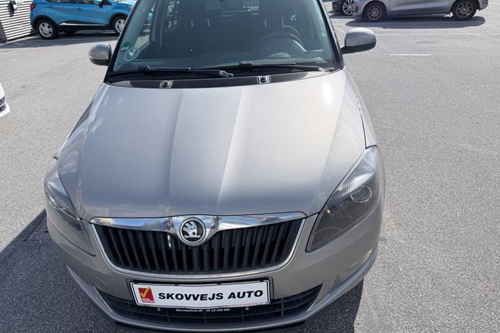 Orange Skoda Fabia fra 2015