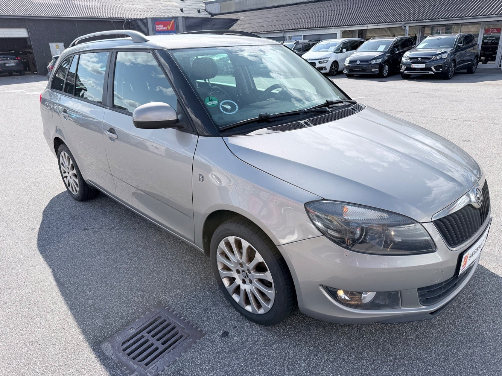 Orange Skoda Fabia fra 2015