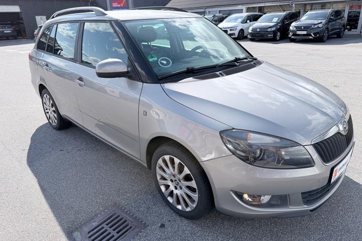 Orange Skoda Fabia fra 2015