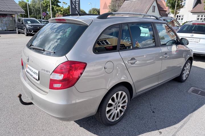 Orange Skoda Fabia fra 2015