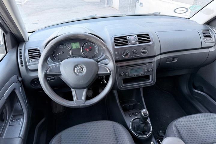 Orange Skoda Fabia fra 2015