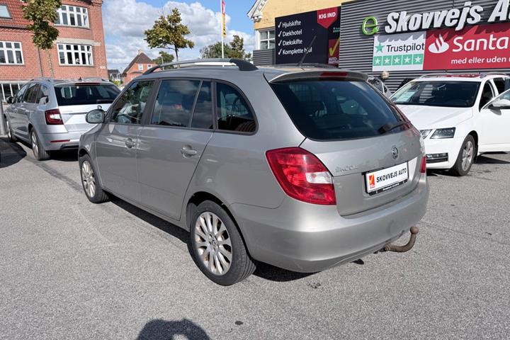 Orange Skoda Fabia fra 2015