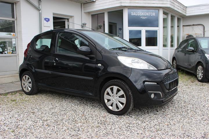 Sort Peugeot 107 fra 2014