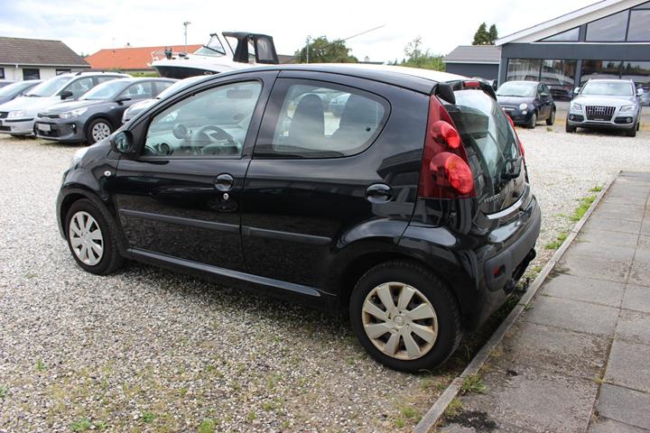 Sort Peugeot 107 fra 2014
