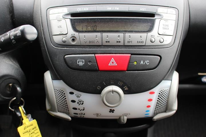 Sort Peugeot 107 fra 2014