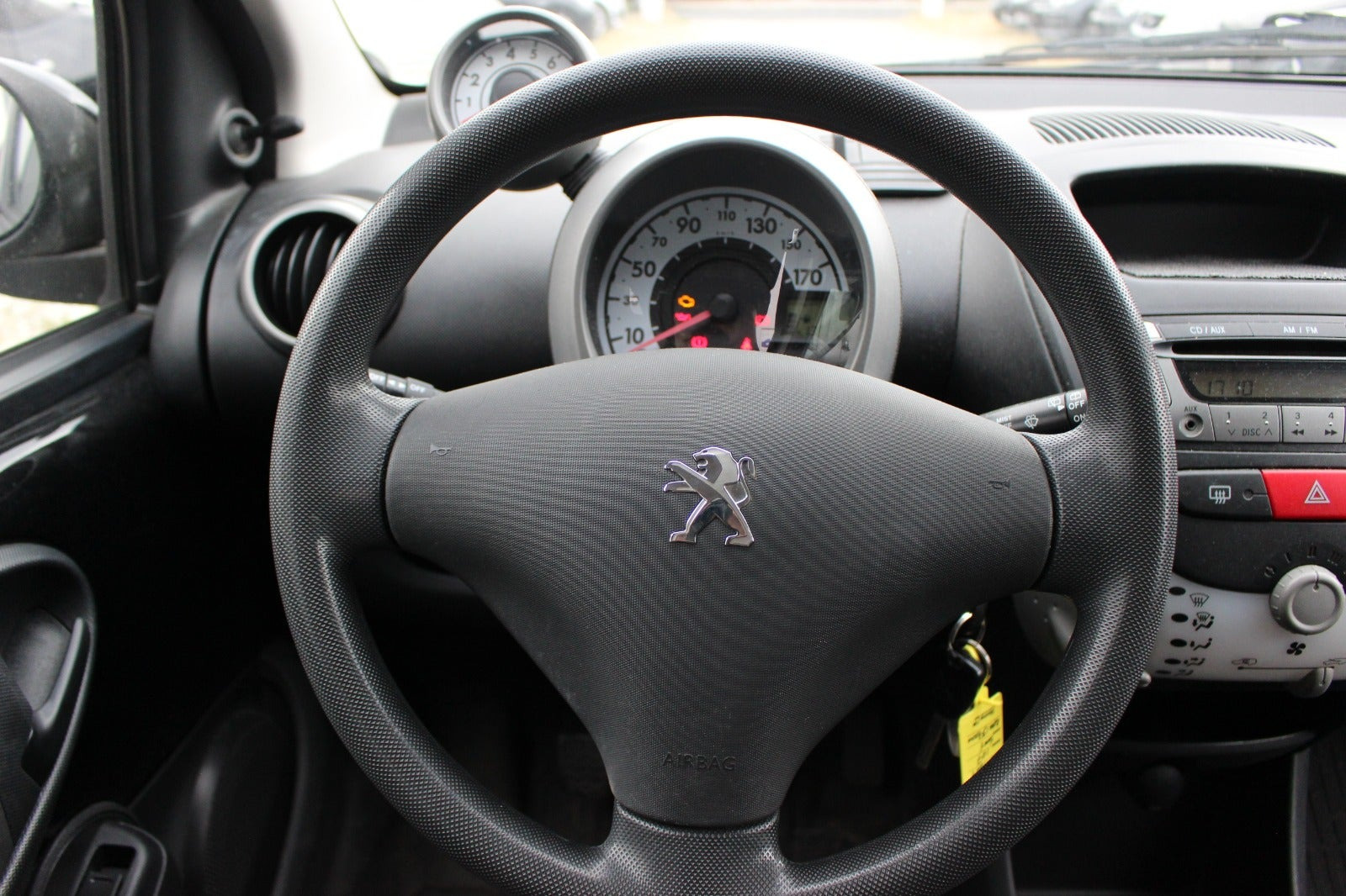 Sort Peugeot 107 fra 2014