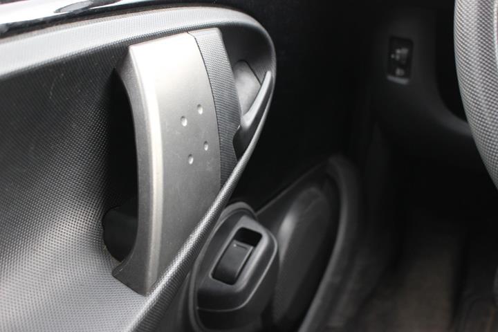 Sort Peugeot 107 fra 2014