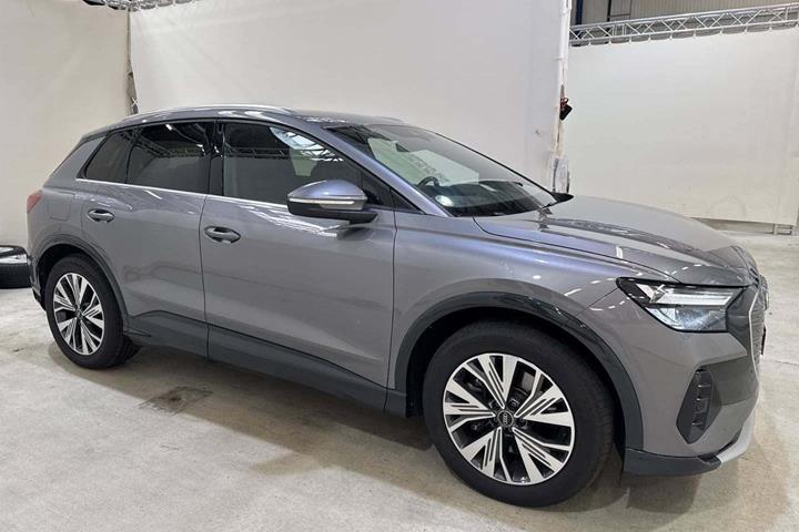 Grå Audi Q4 e-tron fra 2024