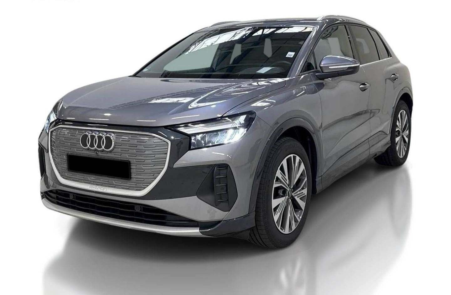 Grå Audi Q4 e-tron fra 2024