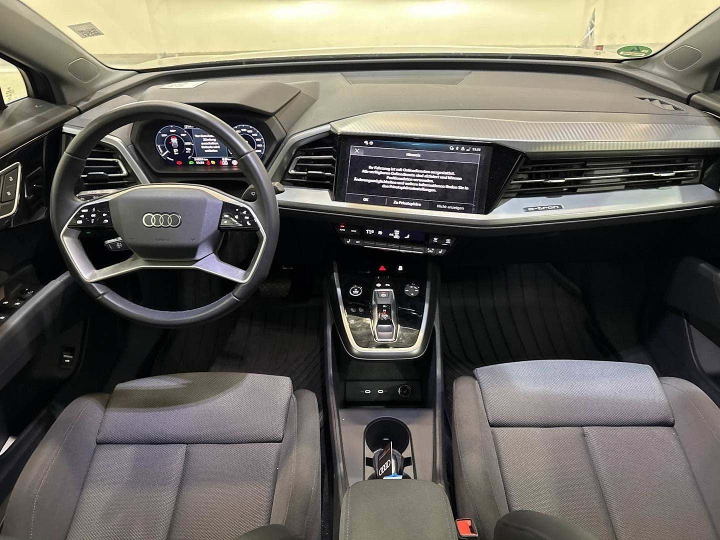 Grå Audi Q4 e-tron fra 2024