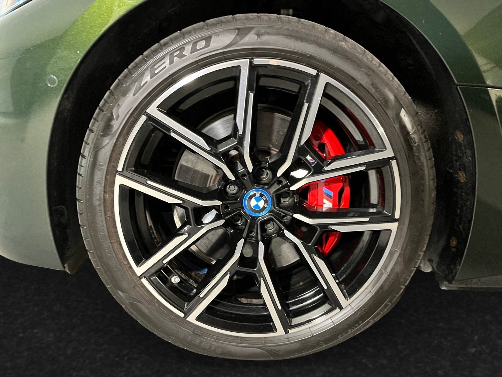 Grøn BMW i4 fra 2024