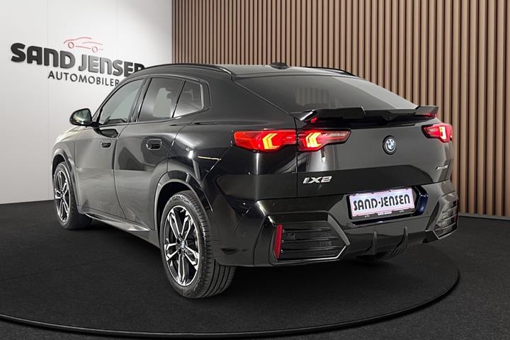 Sort BMW iX2 fra 2026