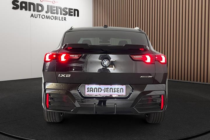 Sort BMW iX2 fra 2026