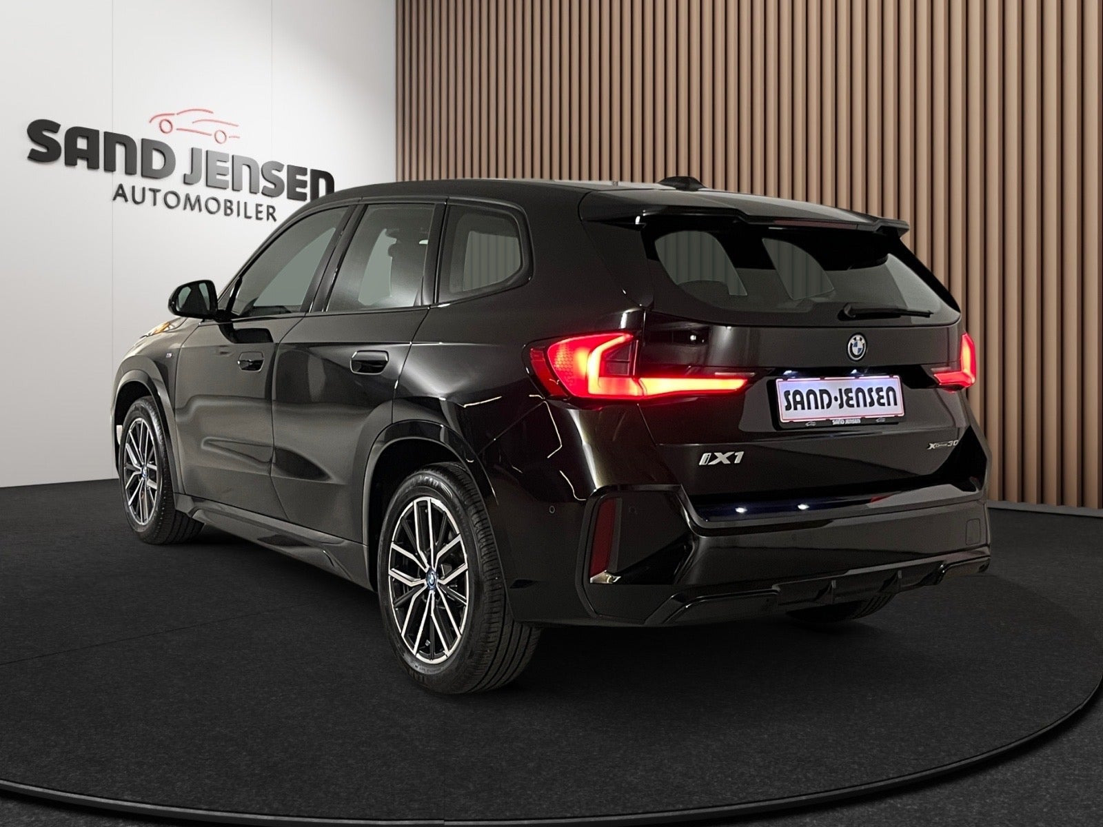 Sort BMW iX1 fra 2024