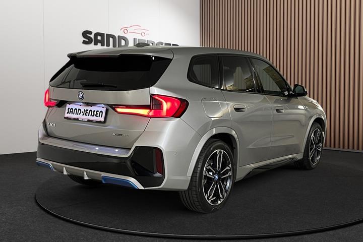 Sølv BMW iX1 fra 2024