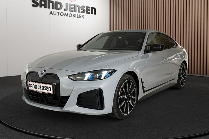 Grå BMW i4 fra 2026