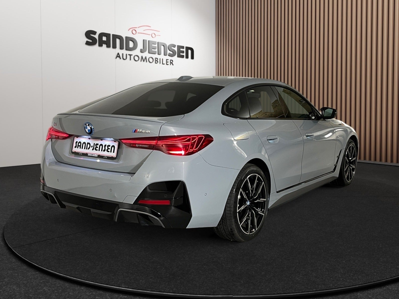 Grå BMW i4 fra 2026