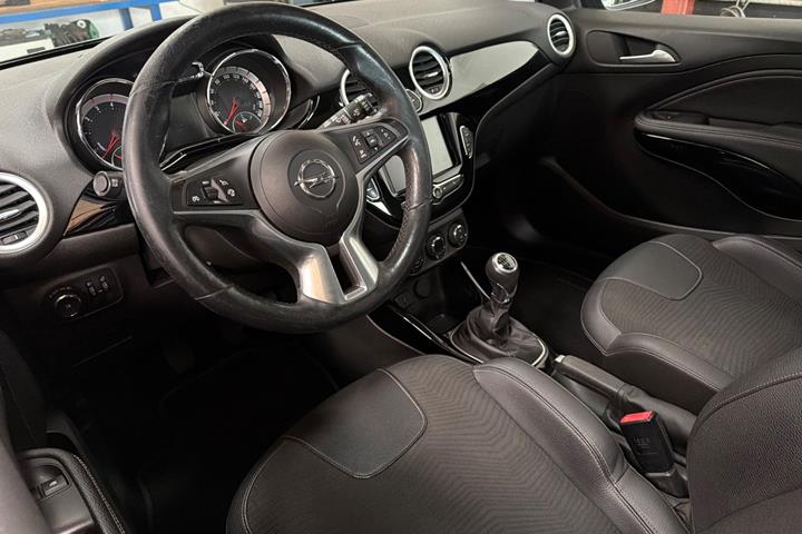 Grå Opel Adam fra 2017