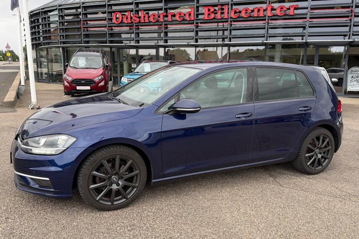 Blå VW Golf VII fra 2019
