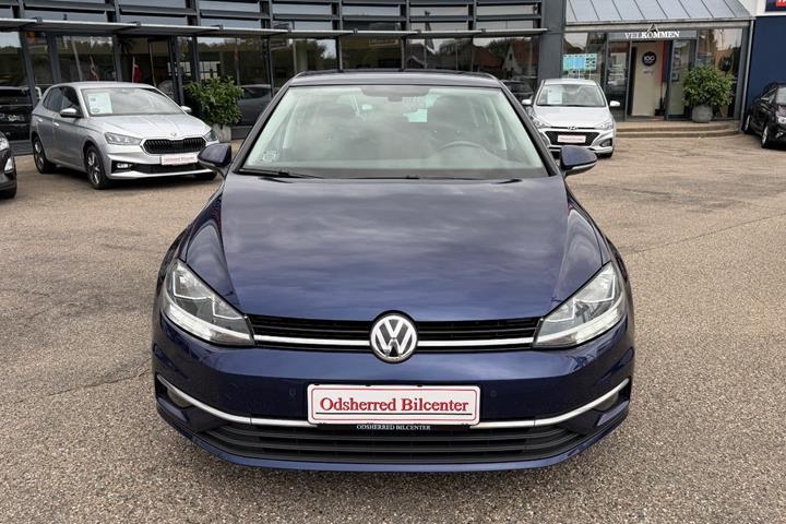 Blå VW Golf VII fra 2019