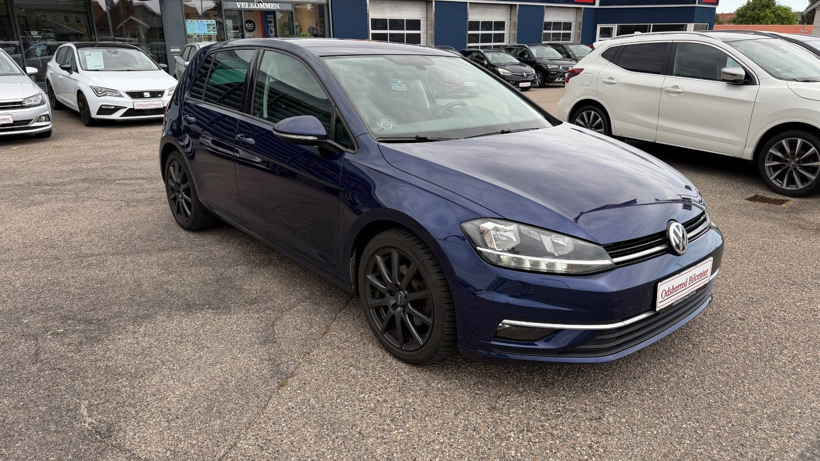 Blå VW Golf VII fra 2019