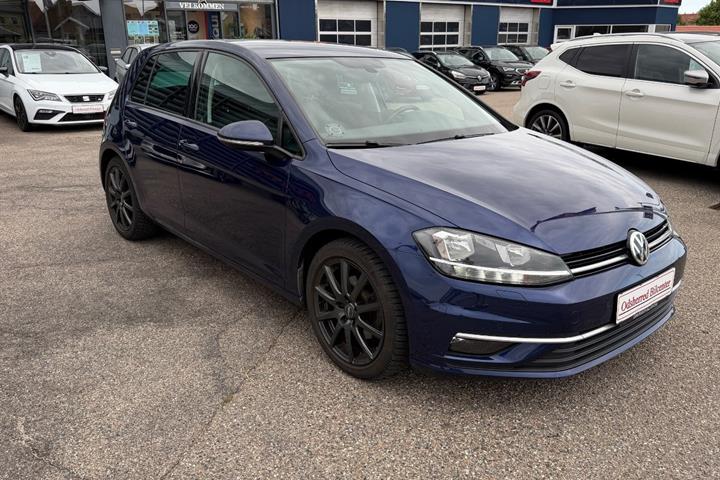Blå VW Golf VII fra 2019