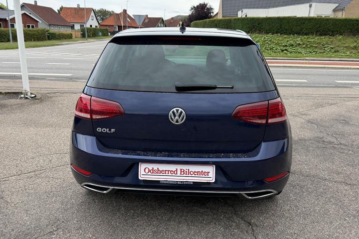 Blå VW Golf VII fra 2019