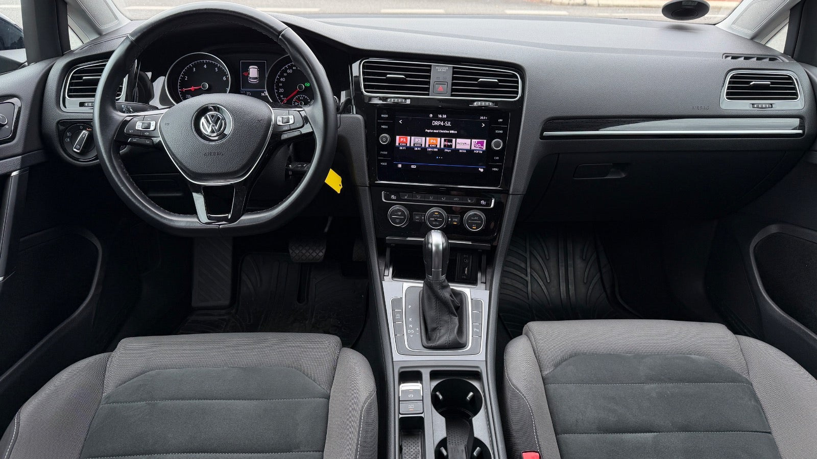 Blå VW Golf VII fra 2019