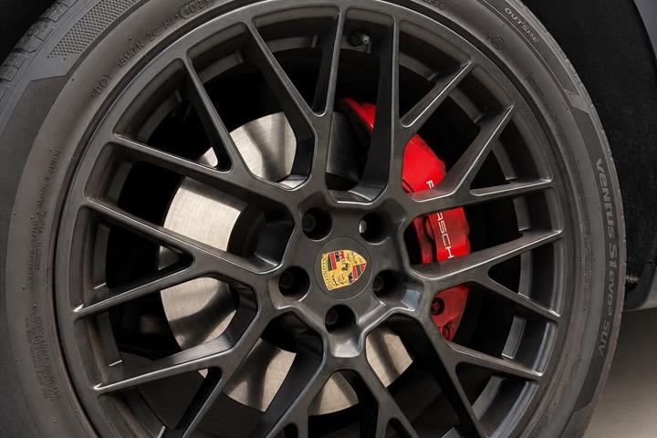 Sort Porsche Macan GTS fra 2017