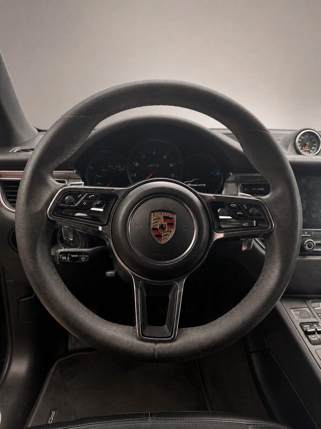 Sort Porsche Macan GTS fra 2017