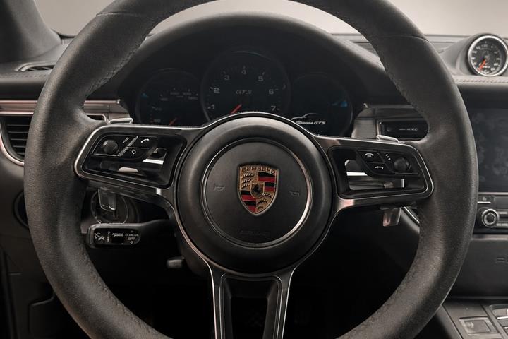 Sort Porsche Macan GTS fra 2017
