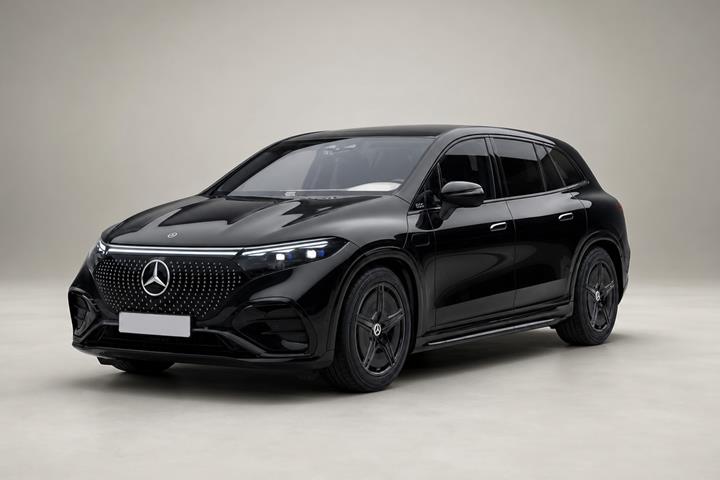 Grøn Mercedes EQS 580 fra 2024