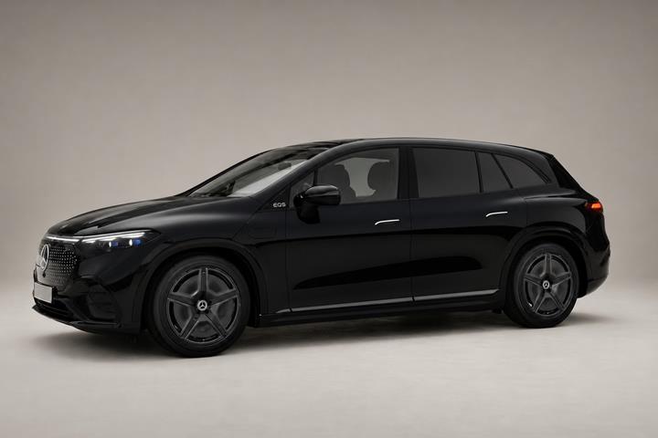 Grøn Mercedes EQS 580 fra 2024