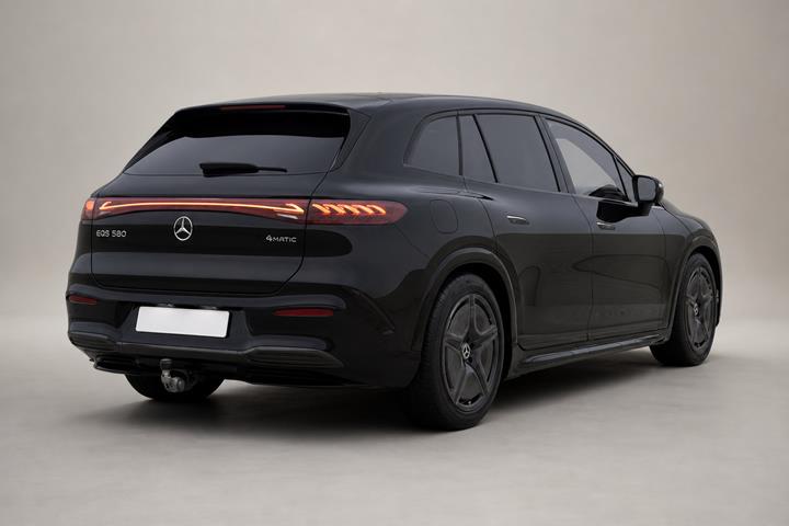 Grøn Mercedes EQS 580 fra 2024