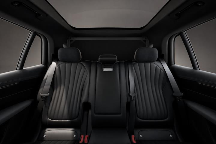Grøn Mercedes EQS 580 fra 2024