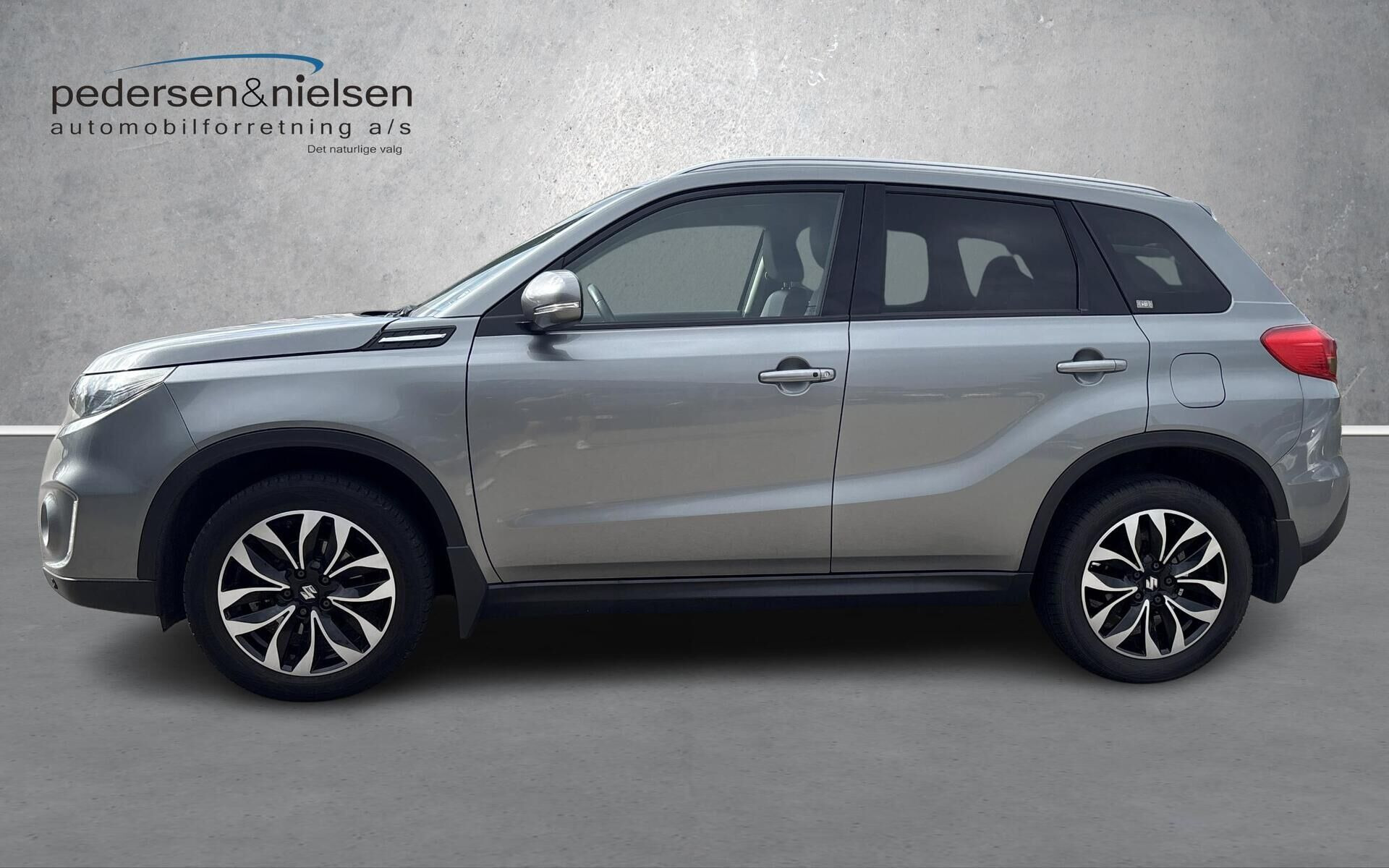 Grå Suzuki Vitara fra 2016