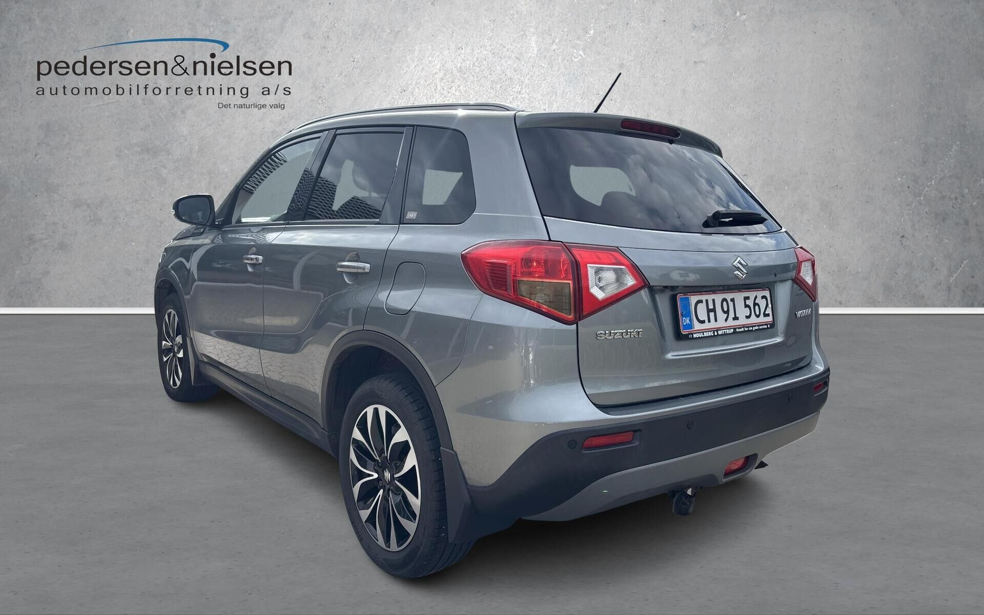 Grå Suzuki Vitara fra 2016