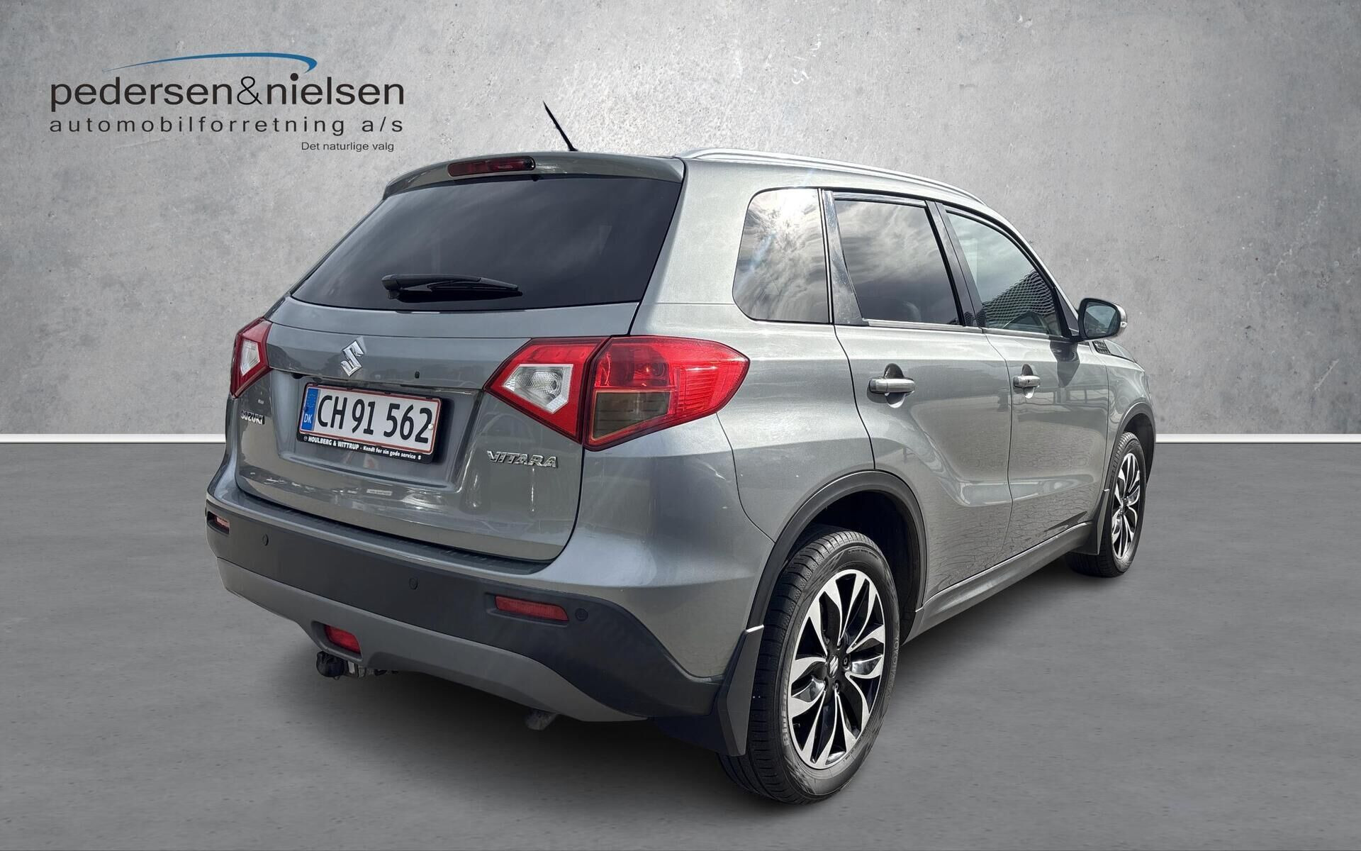 Grå Suzuki Vitara fra 2016