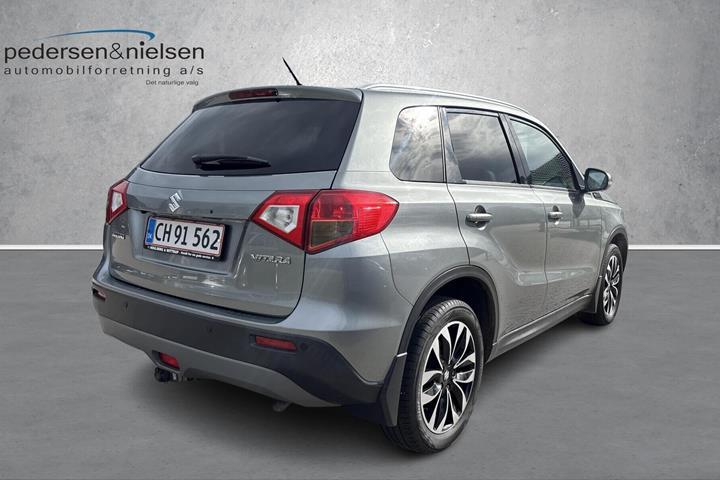 Grå Suzuki Vitara fra 2016