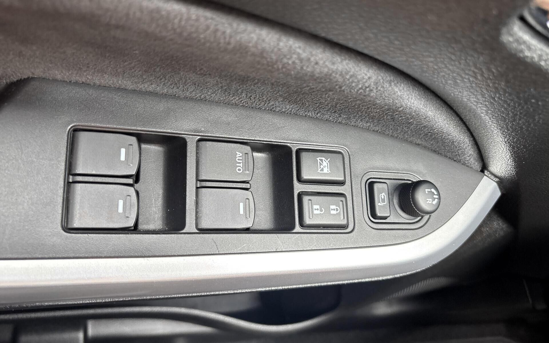 Grå Suzuki Vitara fra 2016