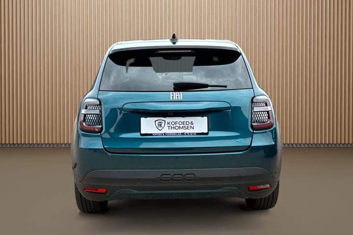 Turquoise Fiat 600e fra 2024