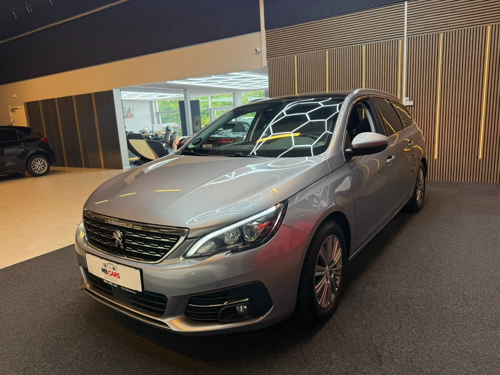 Sølv Peugeot 308 fra 2018