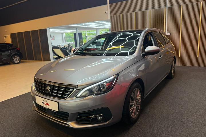 Sølv Peugeot 308 fra 2018