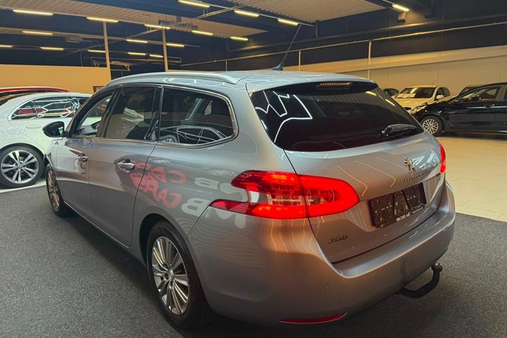 Sølv Peugeot 308 fra 2018